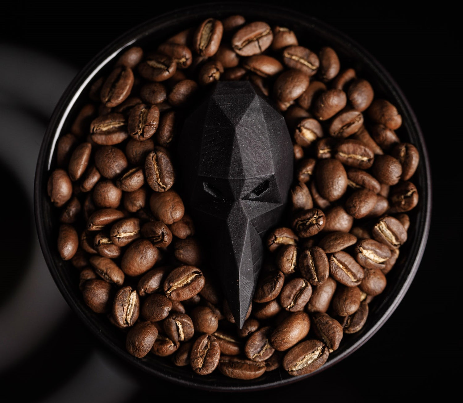 Cât rezistă cafeaua de specialitate și ce o diferențiază de cea din comerț